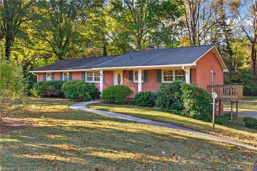 205 Tangle DR, Jamestown, NC 27282