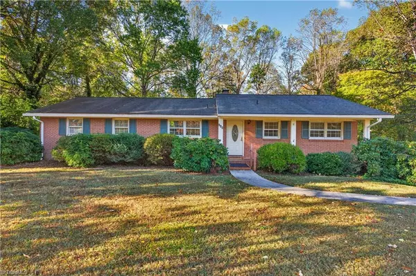 205 Tangle DR, Jamestown, NC 27282