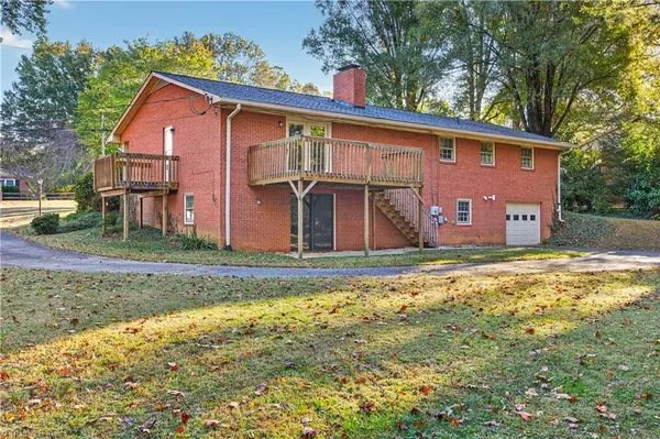 Jamestown, NC 27282,205 Tangle DR