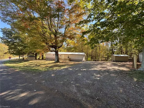 1015 Patterson Farm RD, Pinnacle, NC 27043
