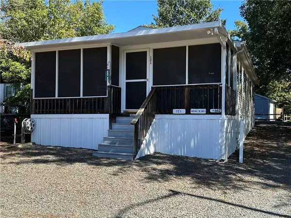 121 S Cardinal DR, New London, NC 28127