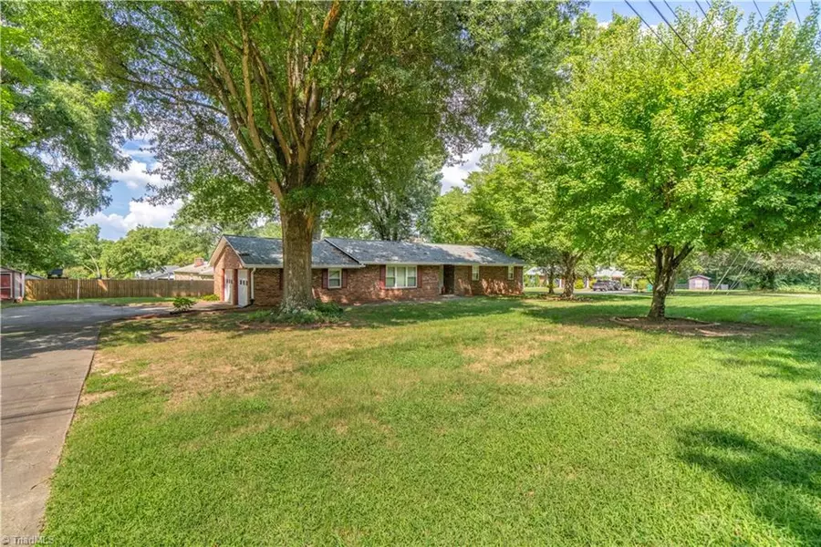 825 Reynolds RD, Lewisville, NC 27023