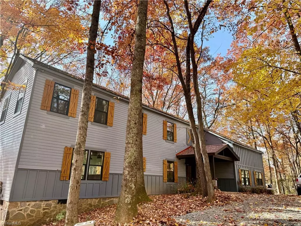 Deep Gap, NC 28618,1228 Powder Horn Mountain RD