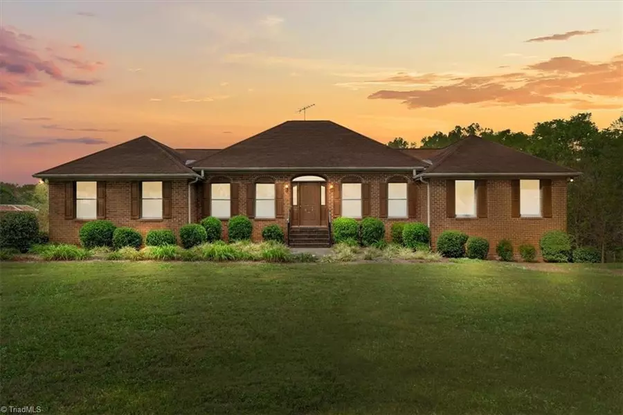 6464 Bonlee Bennett RD, Bear Creek, NC 27207