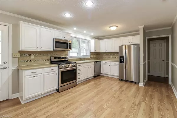 Greensboro, NC 27408,2910 Shamrock DR