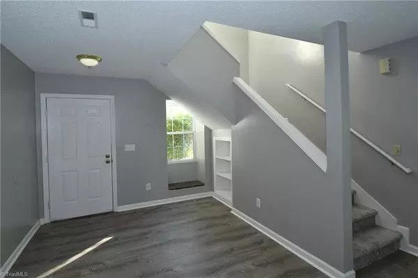 Clemmons, NC 27012,717 Pilgrim Ford CT