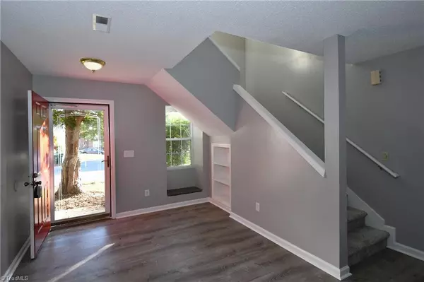 Clemmons, NC 27012,717 Pilgrim Ford CT