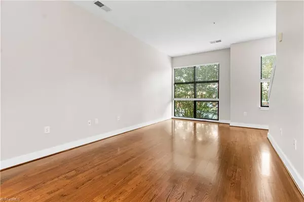 Winston-salem, NC 27101,819 Holly AVE