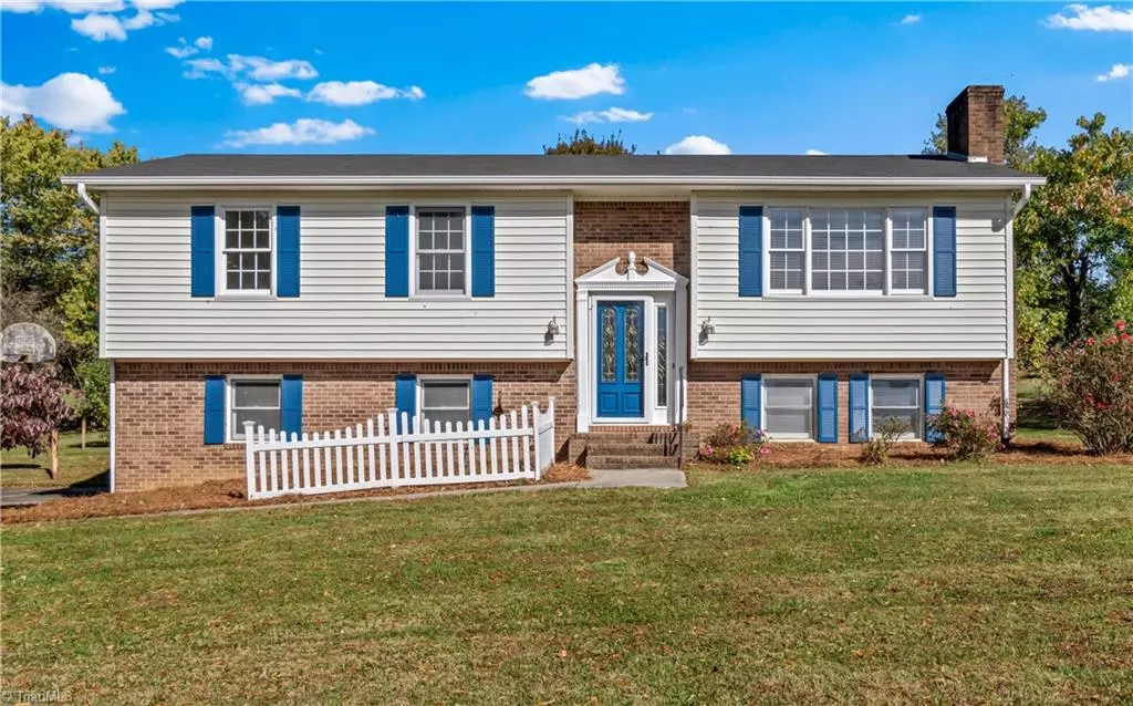 King, NC 27021,1180 Falkenberry RD