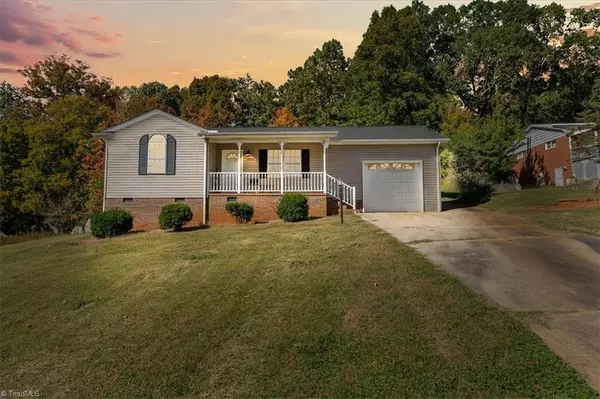 1922 Oak DR, Asheboro, NC 27205