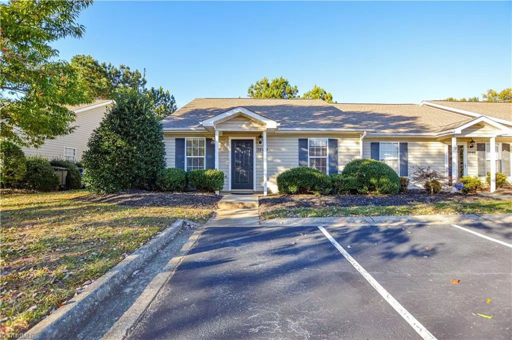 Winston-salem, NC 27103,3249 Hyde Place CIR