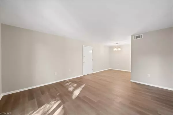 Winston-salem, NC 27103,2235 Sunderland RD #97-C