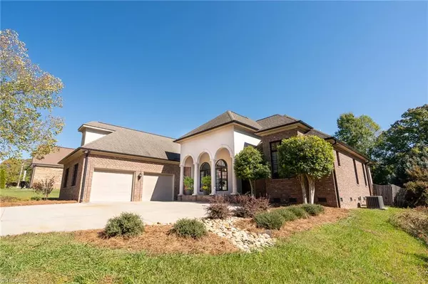 2632 Maxine DR, High Point, NC 27265