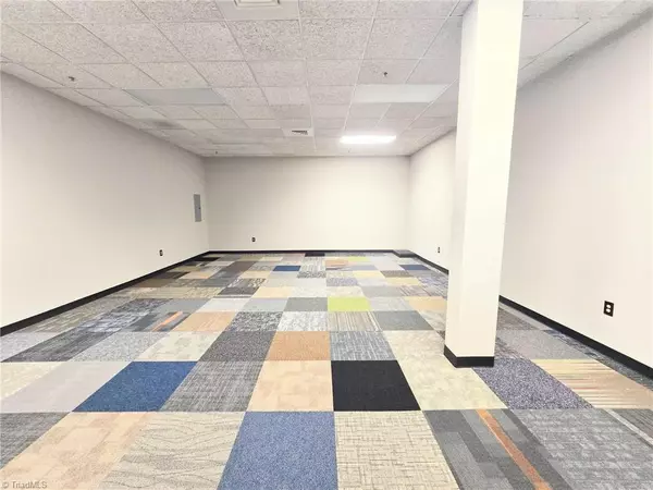 Greensboro, NC 27407,4929 W Market ST #2112