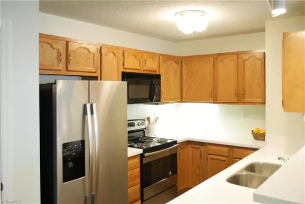 Winston-salem, NC 27103,214 Quietwood DR