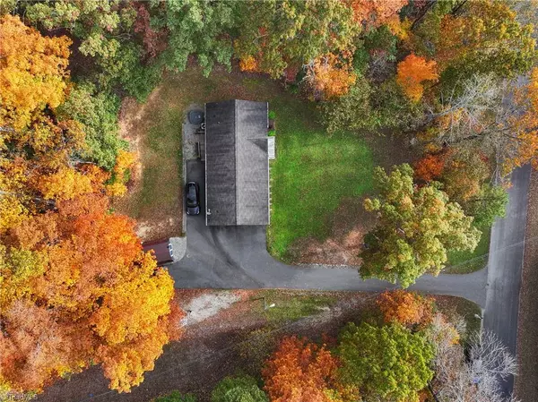 189 Panther LN, Thomasville, NC 27360