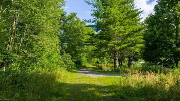 West Jefferson, NC 28694,455 Crescent DR