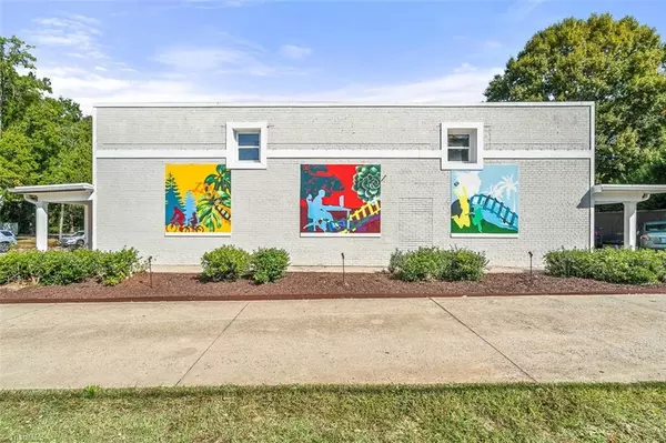 604 E Iredell AVE #8, Mooresville, NC 28115