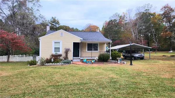 1890 Chickasha DR, Pfafftown, NC 27040