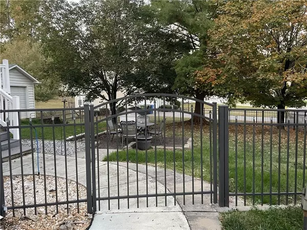 Kernersville, NC 27284,1233 Salem Crossing RD