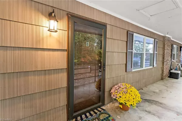 372 S Cherry ST #B, Kernersville, NC 27284