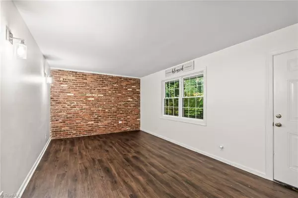 Kernersville, NC 27284,372 S Cherry ST #B