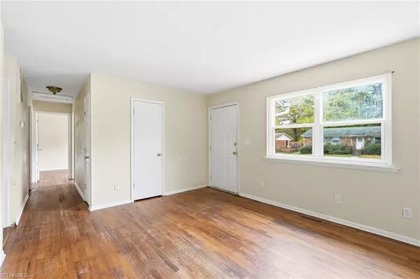 Winston-salem, NC 27105,5015 Farmoor CIR