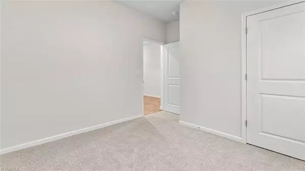 Winston-salem, NC 27295,419 Falcon LN