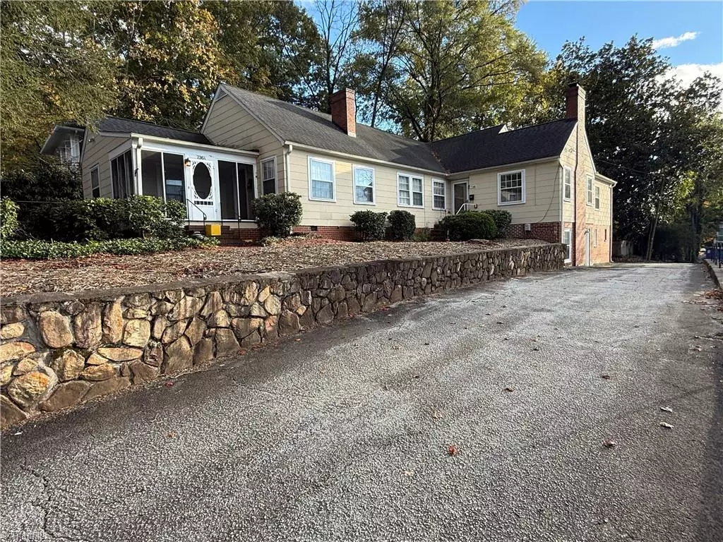 Winston-salem, NC 27101,738 Summit ST #A