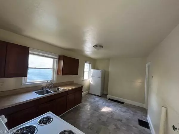 Winston-salem, NC 27105,2721 Ivy AVE