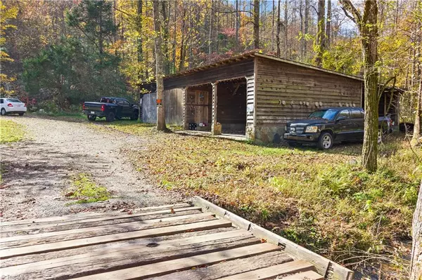 Hays, NC 28635-9363,5668 Longbottom RD