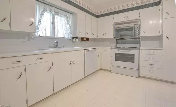 Pfafftown, NC 27040,1808 Turfwood DR