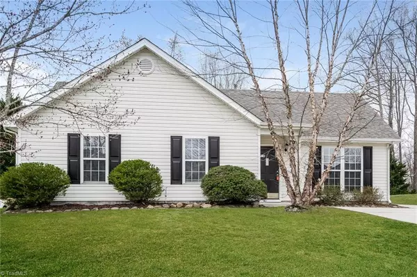 1712 Traywick CT, Mcleansville, NC 27301