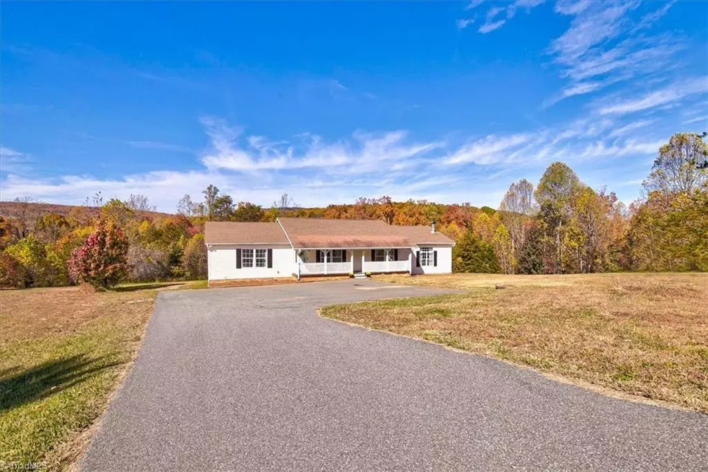 Walnut Cove, NC 27052,1040 Robin RD