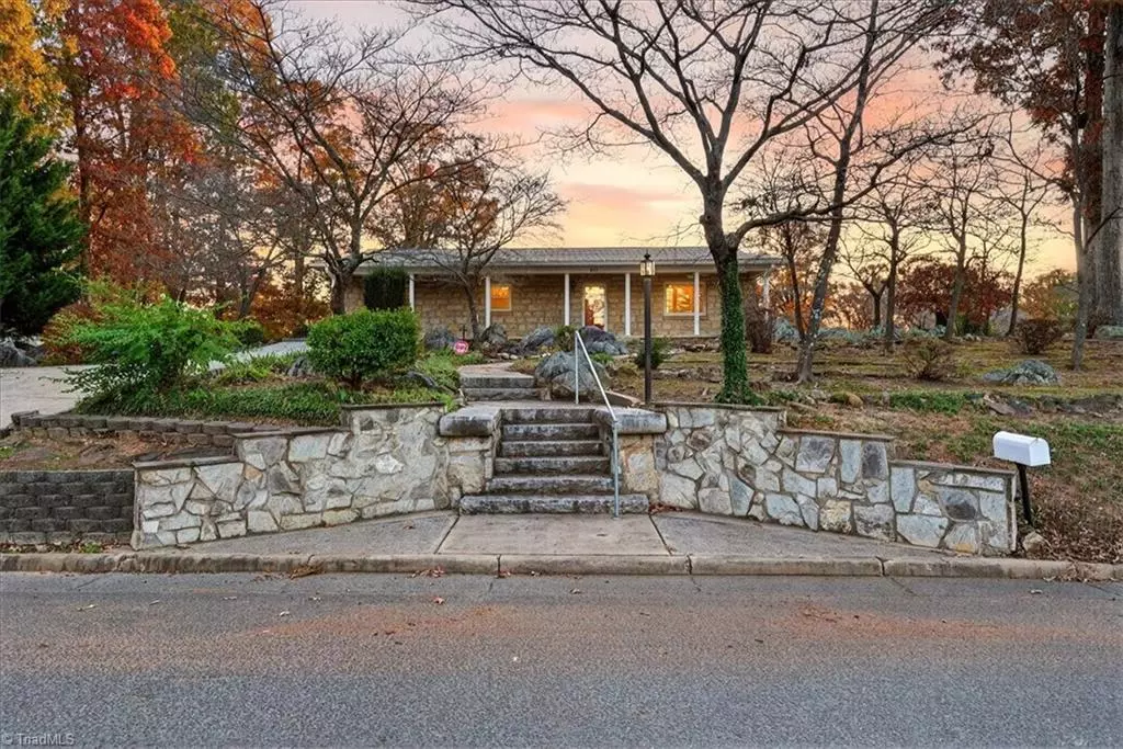 Asheboro, NC 27203,855 Lee ST