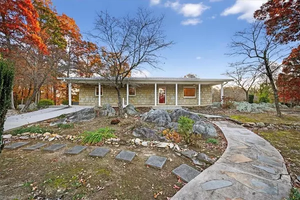 Asheboro, NC 27203,855 Lee ST