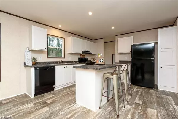 Taylorsville, NC 28681,1975 Carl Fox RD