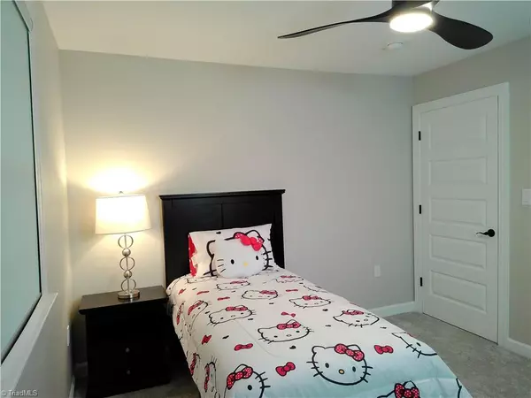 Winston-salem, NC 27104,529 W Acadia AVE