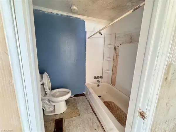 Jonesville, NC 28642,117 Pinnix ST