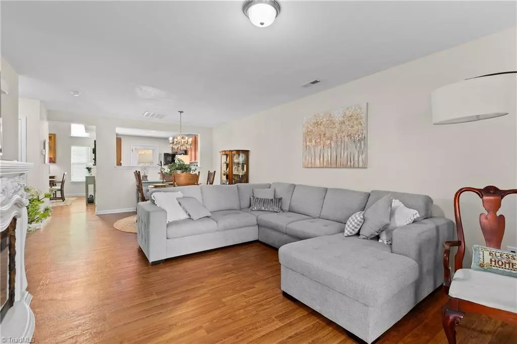 Kernersville, NC 27284,93 Geoffrey WAY