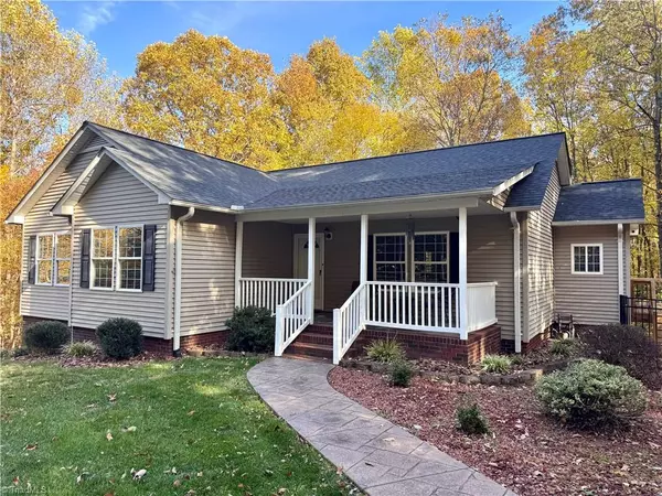 3062 Ruritan RD, Roaring River, NC 28669