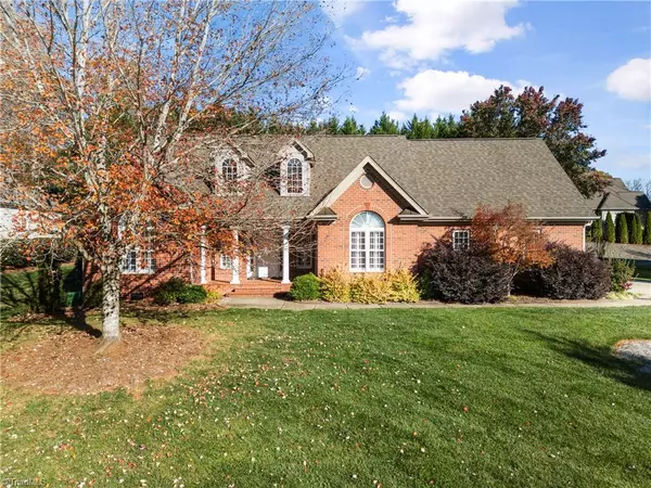 4315 Stonehenge CT, Winston-salem, NC 27106