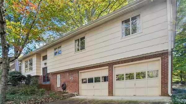 Jamestown, NC 27282,218 Shadowlawn DR