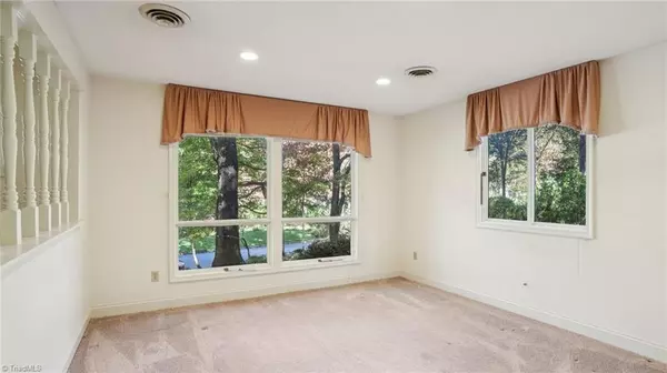 Jamestown, NC 27282,218 Shadowlawn DR