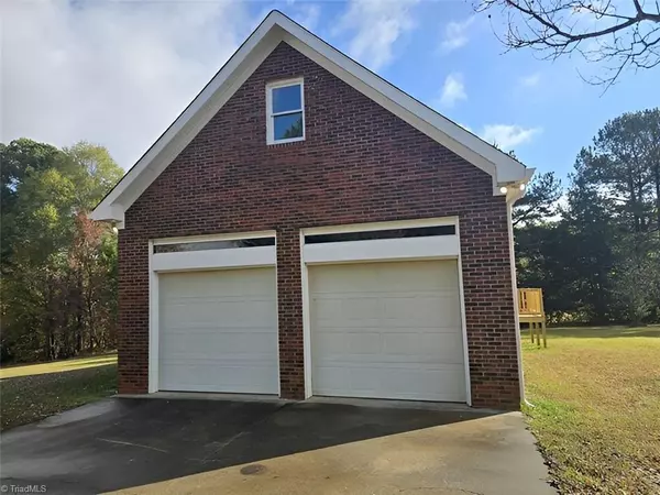 Burlington, NC 27217,1688 Birchwood DR