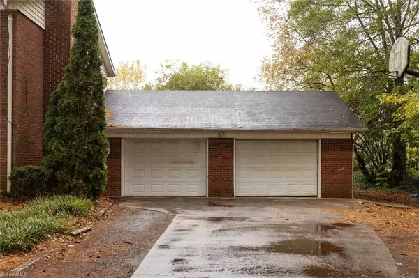 Newton, NC 28658,10 Maple CT