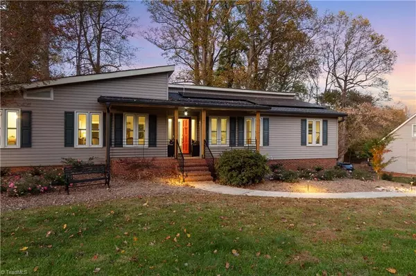 8006 Bridgewood RD, Clemmons, NC 27012