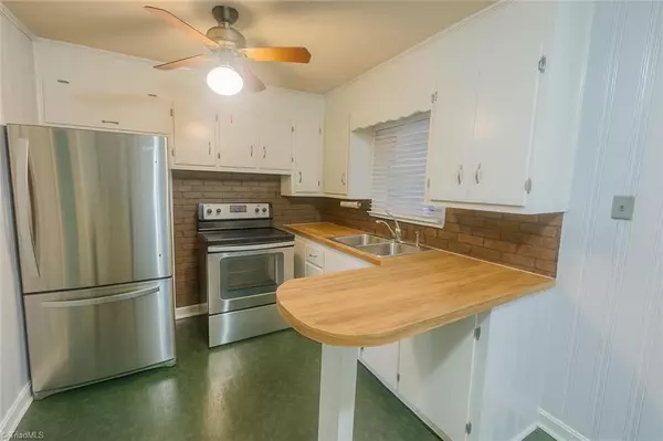 Winston-salem, NC 27105,4106 Whitfield RD