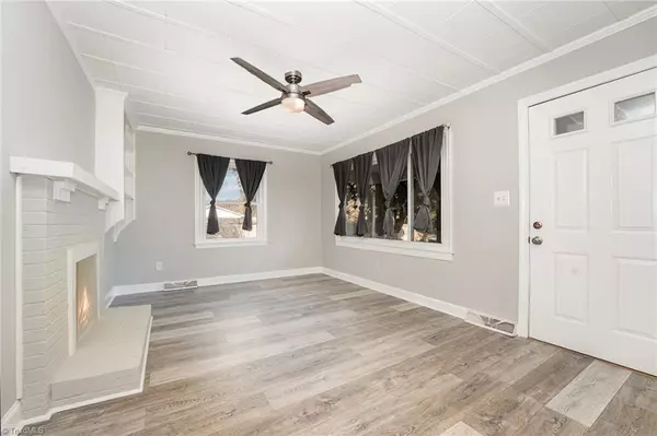 Winston-salem, NC 27107,1346 Robbins RD