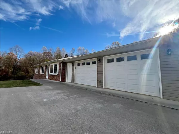 Ronda, NC 28670,292 Briarlea DR